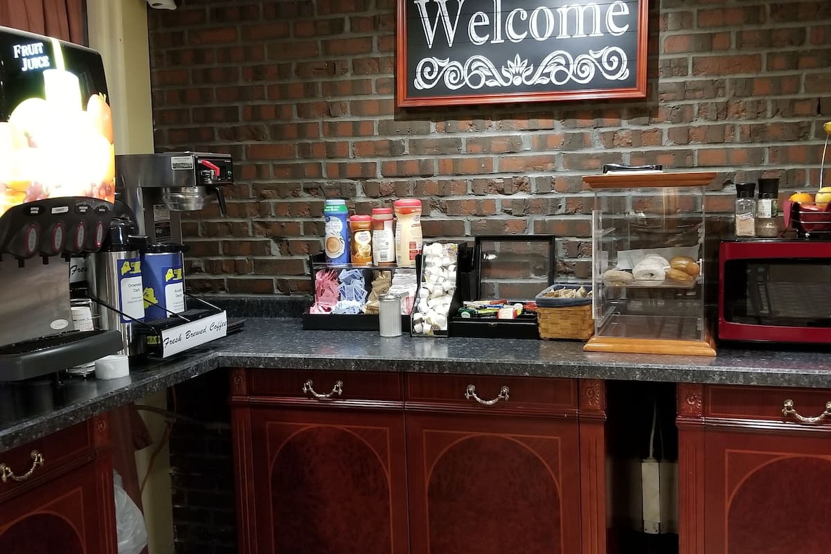 free daily continental breakfast