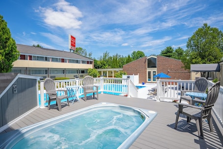 Seasonal outdoor pool, open 9:00 AM to 9:00 PM, sun loungers