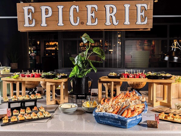 Breakfast, lunch, dinner served; French cuisine 