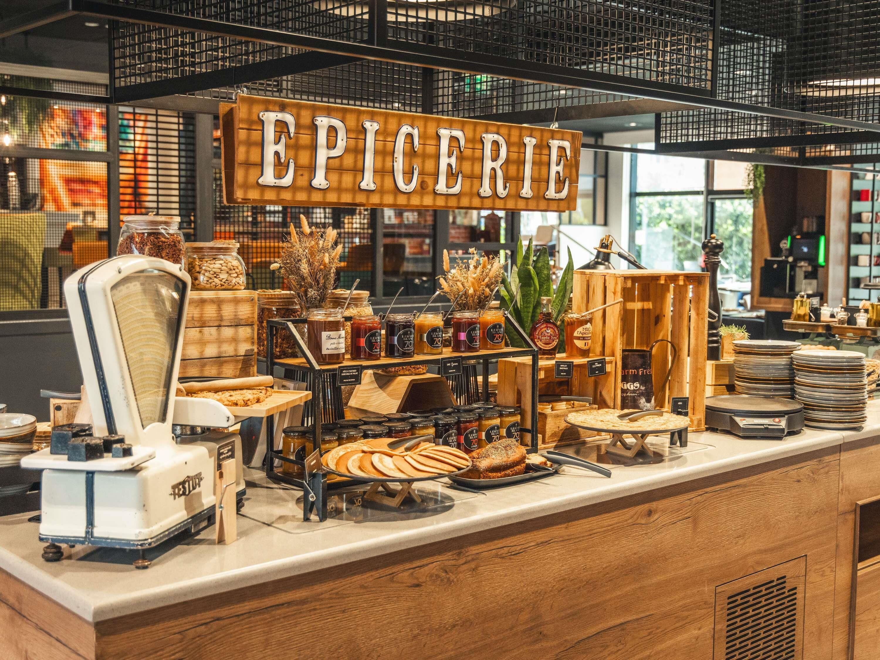 Daily buffet breakfast (EUR 19.50 per person)