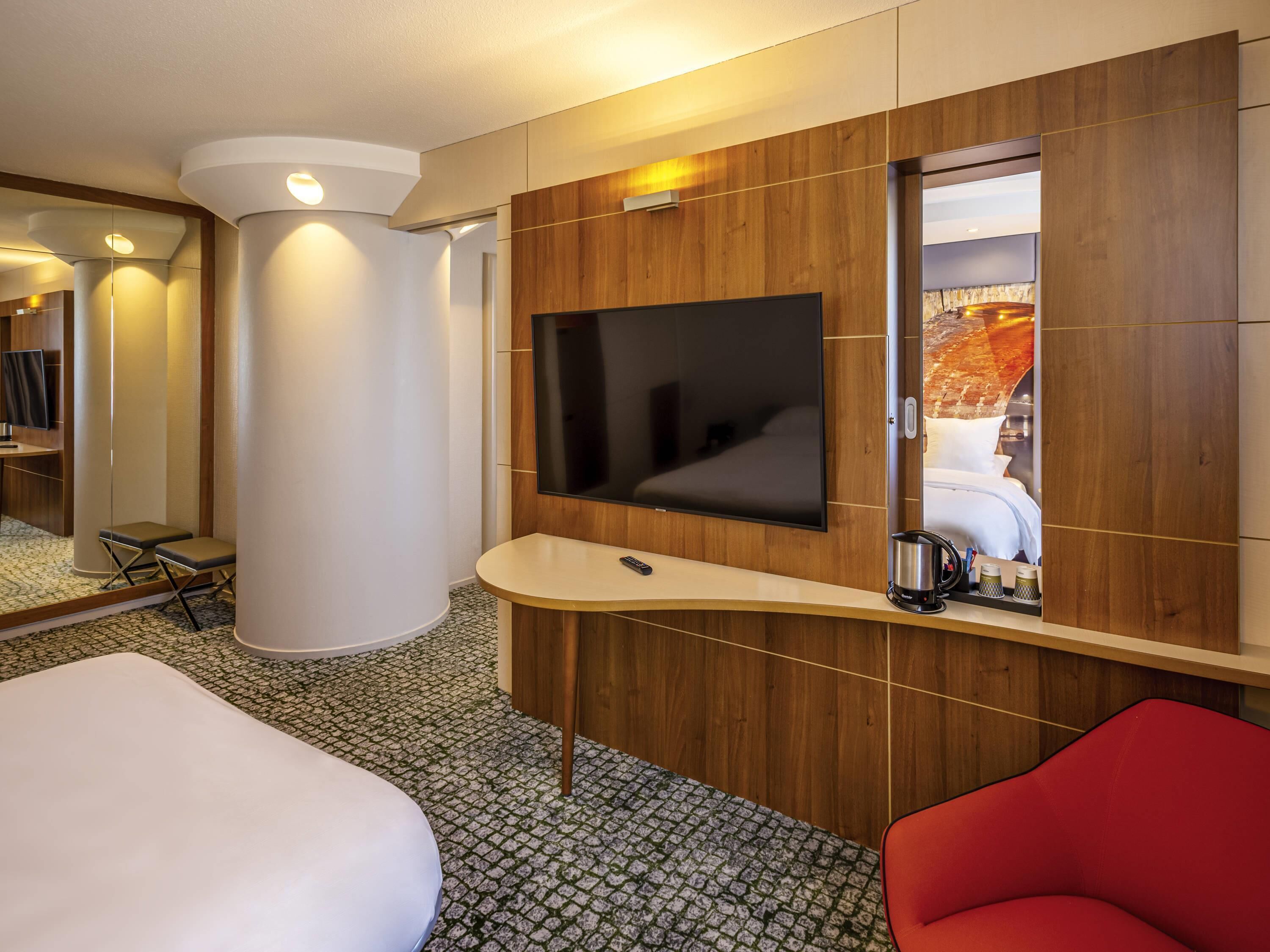 Superior Suite, 1 Double Bed with Sofa bed | Minibar, in-room safe, desk, blackout drapes