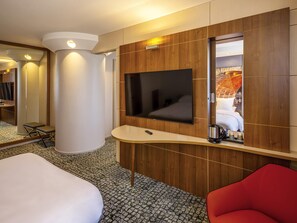 Suite Supérieure, 1 lit double et 1 canapé-lit | Minibar, coffres-forts dans les chambres, bureau, rideaux occultants
