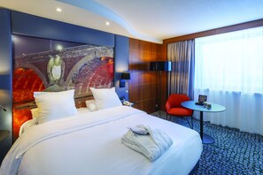 Privilege, Room | Minibar, in-room safe, desk, blackout drapes