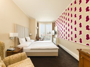 Camera doppia (St. Stephen's cathedral view) | Minibar, una cassaforte in camera, una scrivania, insonorizzazione