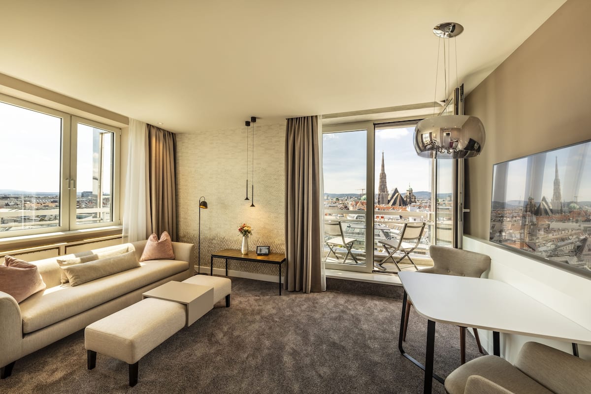 Suite (St. Stephen's cathedral view) | Area keluarga | TV layar datar