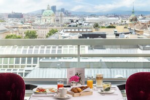 Daily buffet breakfast for a fee - Hotel Am Parkring (Vienna)