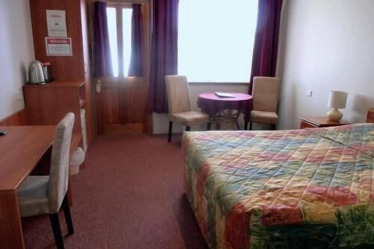 Strykjärn/strykbräda, gratis wi-fi och sängkläder