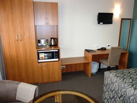 华丽客房, 1 张大床 | 熨斗/熨衣板、免费 WiFi、床单