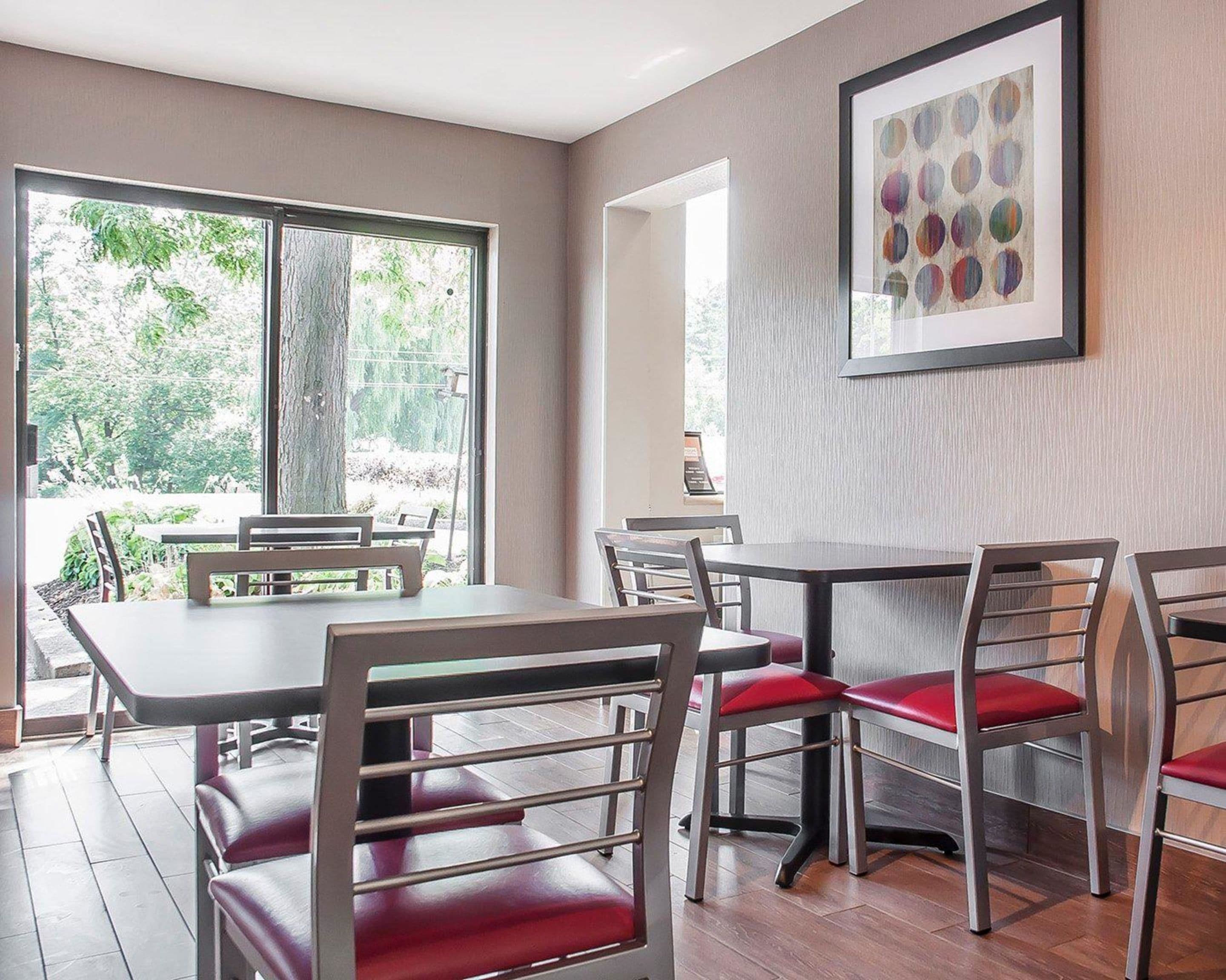 朝食 (ビュッフェ)、平日に提供 (無料)