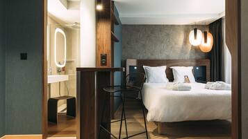 Prestige Room | Bathroom | Shower, rainfall showerhead, free toiletries, hair dryer