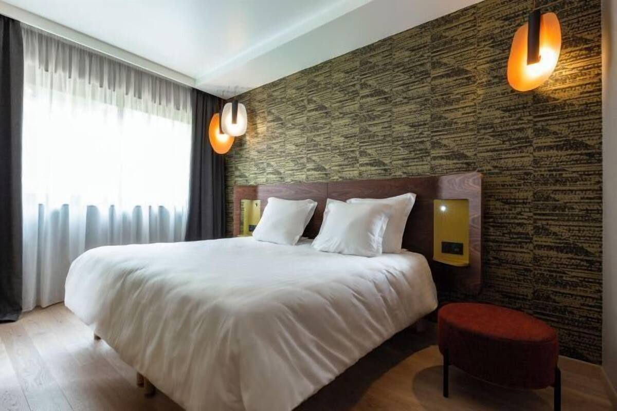 Ropa de cama de alta calidad, minibar, caja fuerte y escritorio