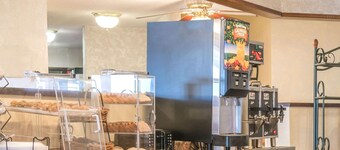 Howard Johnson by Wyndham West Fargo