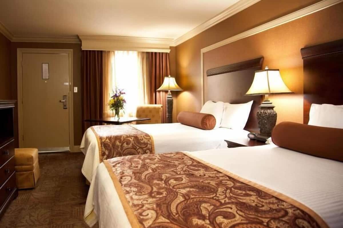 Ropa de cama de alta calidad y camas con pillow-top