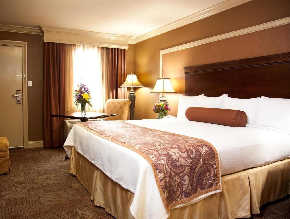 Ropa de cama de alta calidad y camas con pillow-top 
