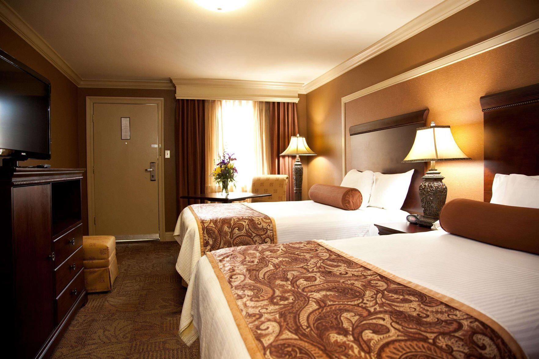 Ropa de cama de alta calidad y camas con pillow-top 
