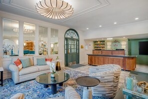 Lobby - Best Western Plus French Quarter Courtyard Hotel (New Orleans)