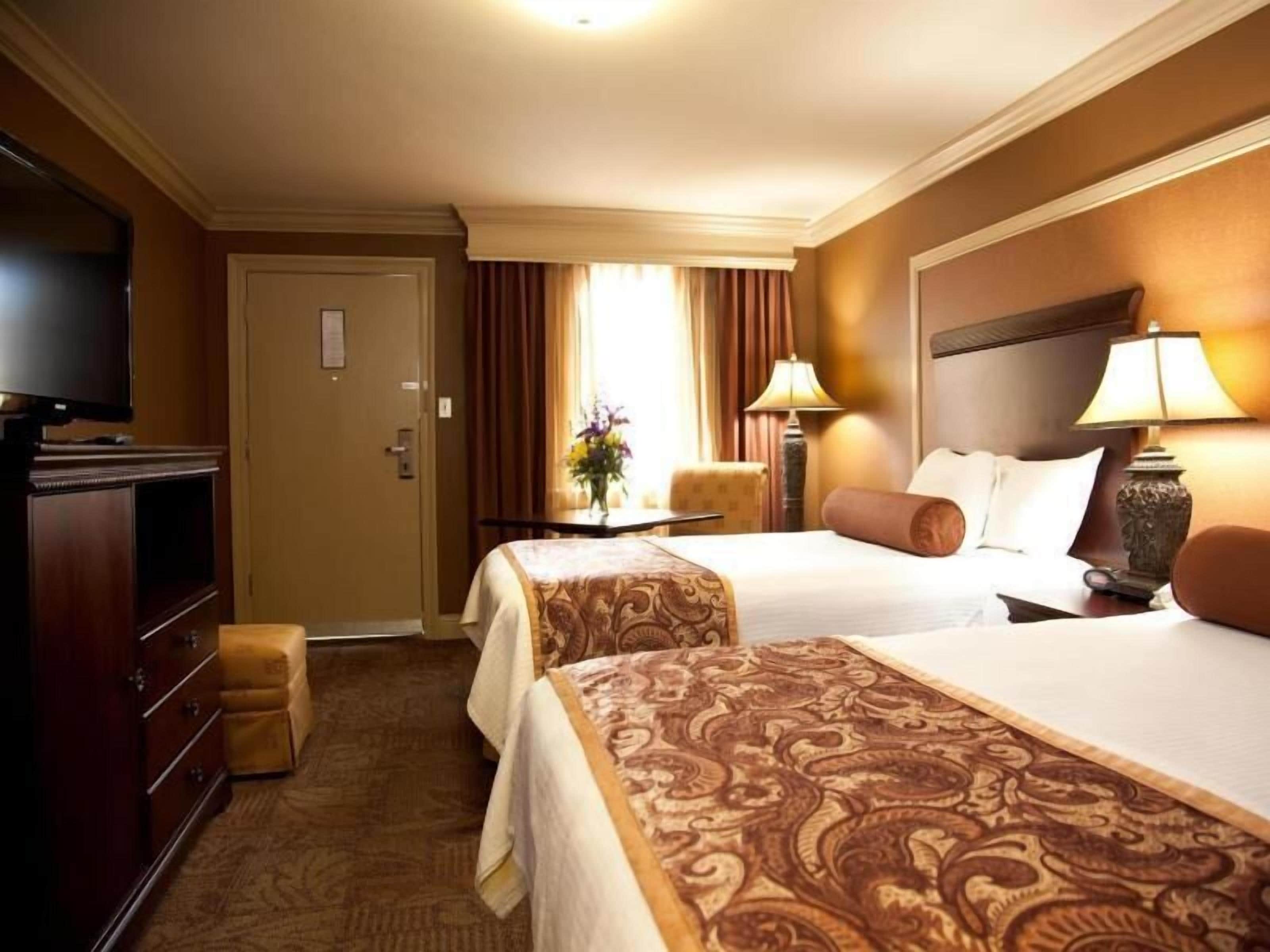 Ropa de cama de alta calidad y camas con pillow-top 
