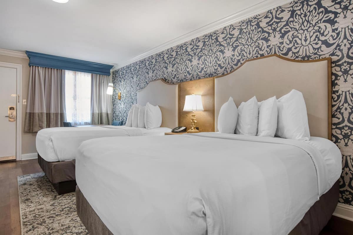 Hochwertige Bettwaren, Pillowtop-Betten, Zimmersafe