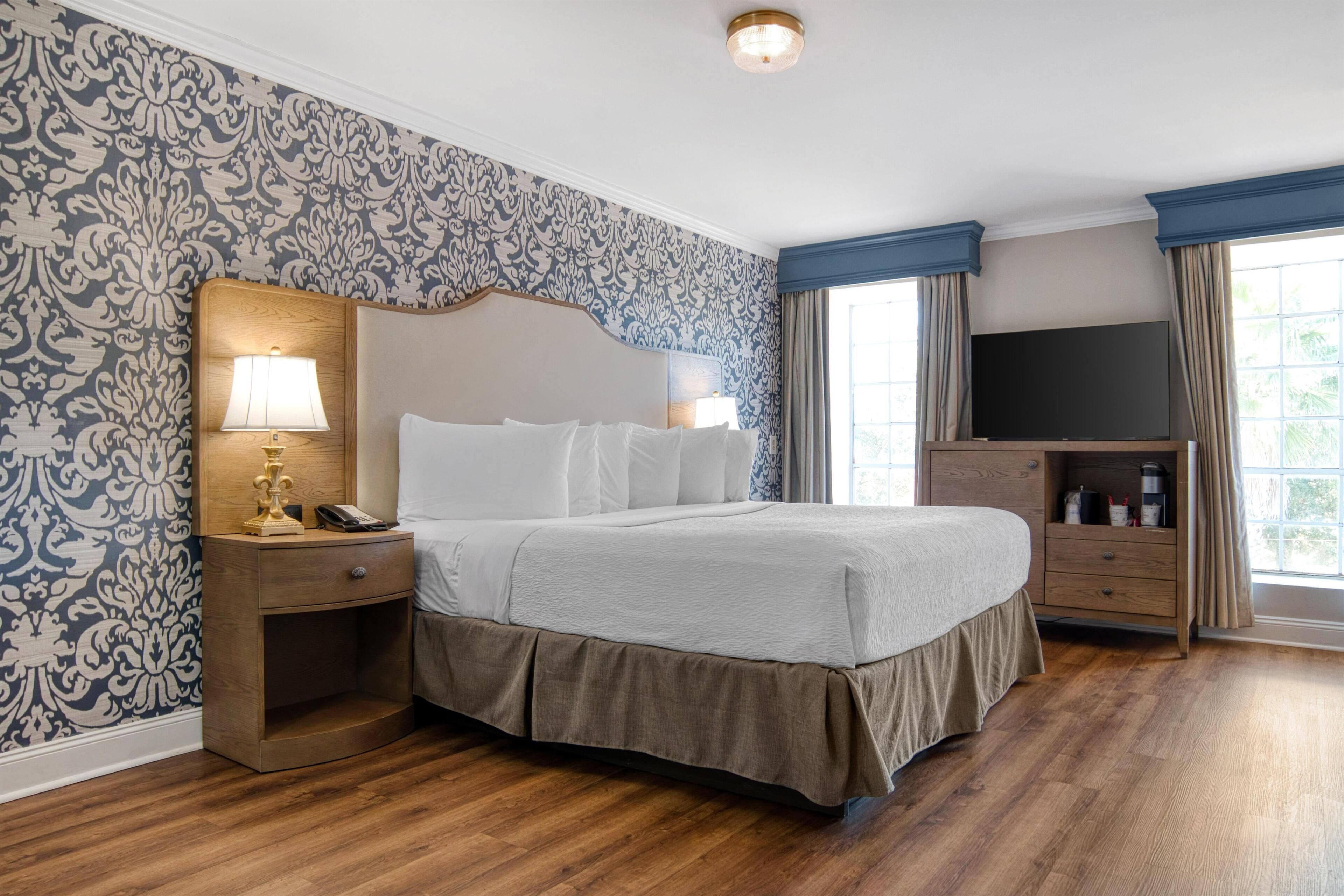 Chambre Standard, 1 très grand lit, accessible aux personnes à mobilité réduite, baignoire | Literie de qualité supérieure, surmatelas