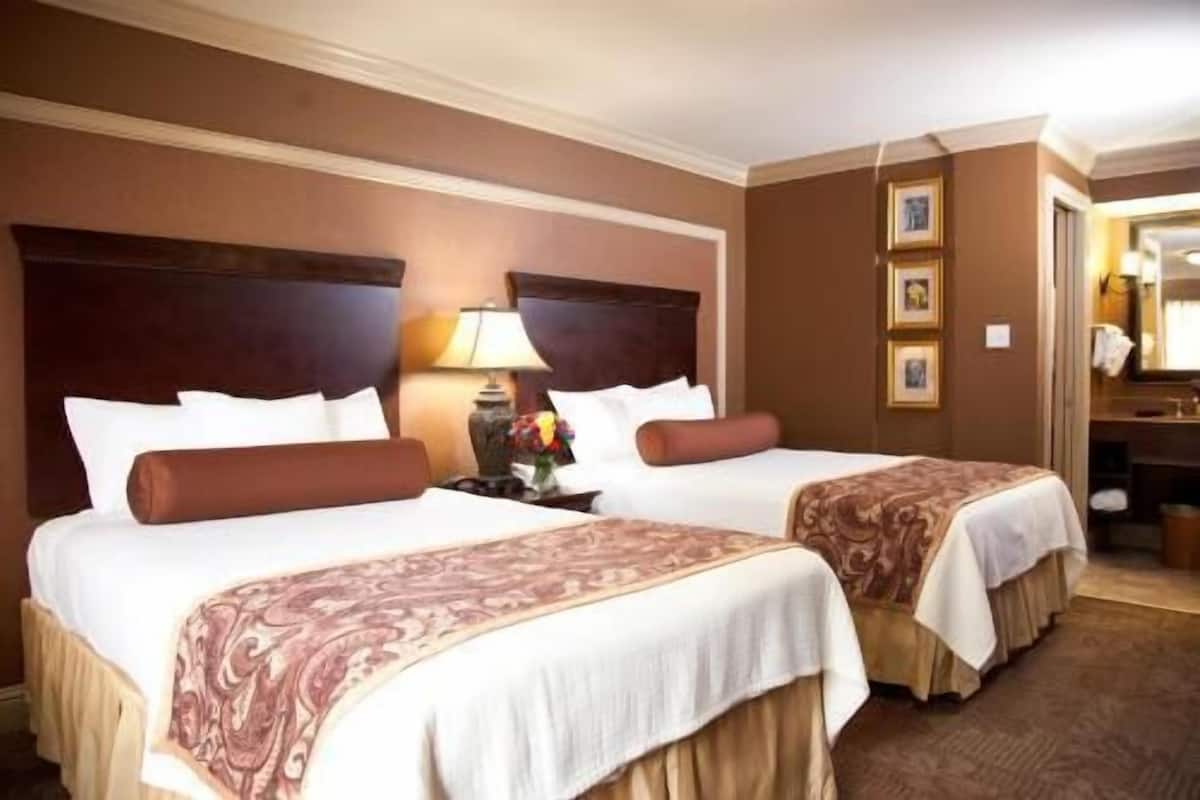 Ropa de cama de alta calidad y camas con pillow-top