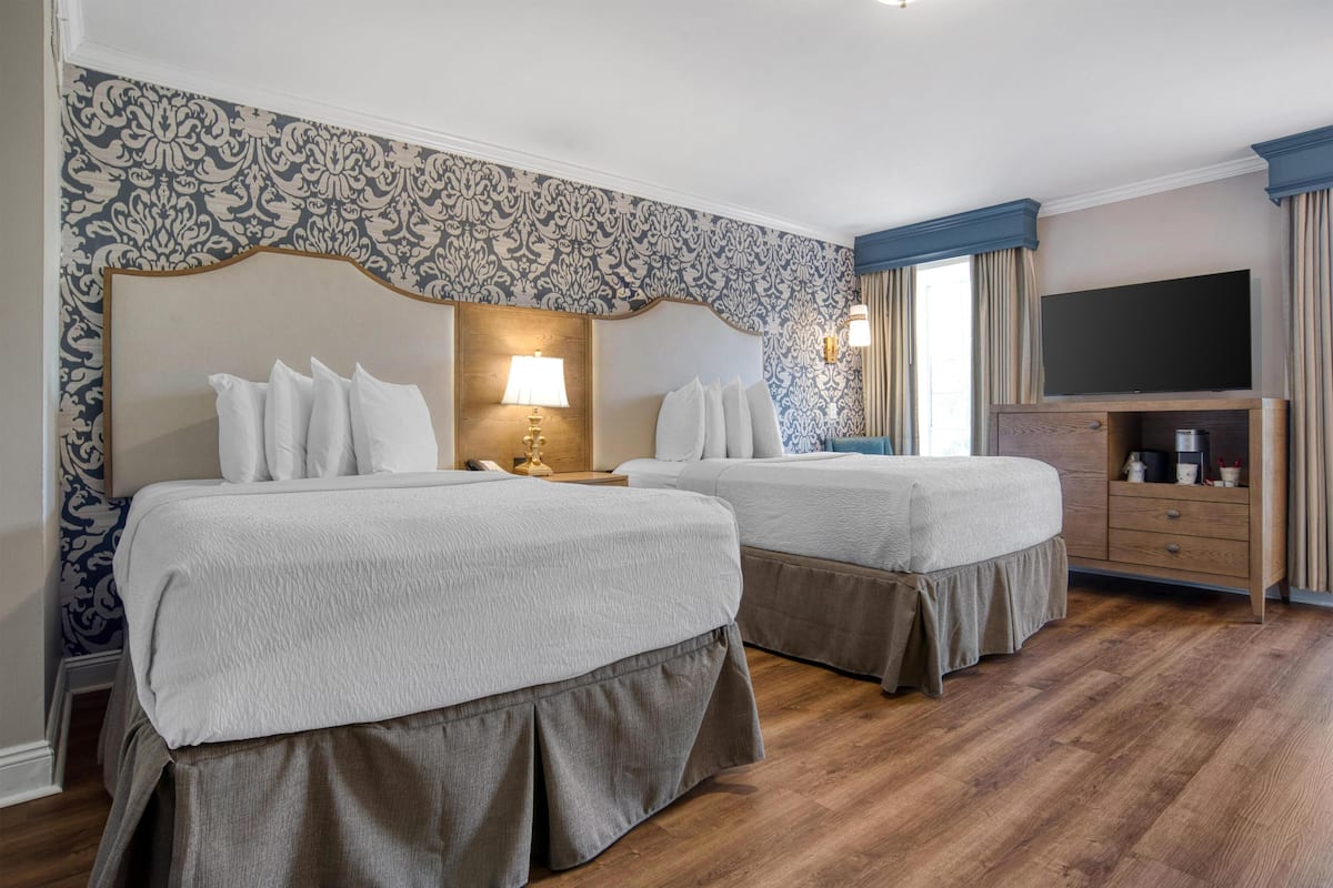 Chambre Standard, 2 lits doubles, accessible aux personnes à mobilité réduite, baignoire | Literie de qualité supérieure, surmatelas