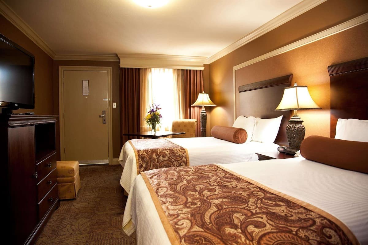 Ropa de cama de alta calidad y camas con pillow-top