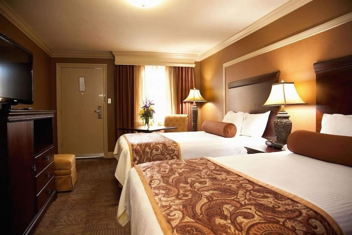 Premium bedding, pillowtop beds, in-room safe, iron/ironing board