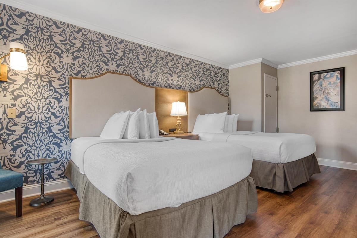 Chambre Standard, 2 lits doubles, accessible aux personnes à mobilité réduite, non-fumeurs | Literie de qualité supérieure, surmatelas