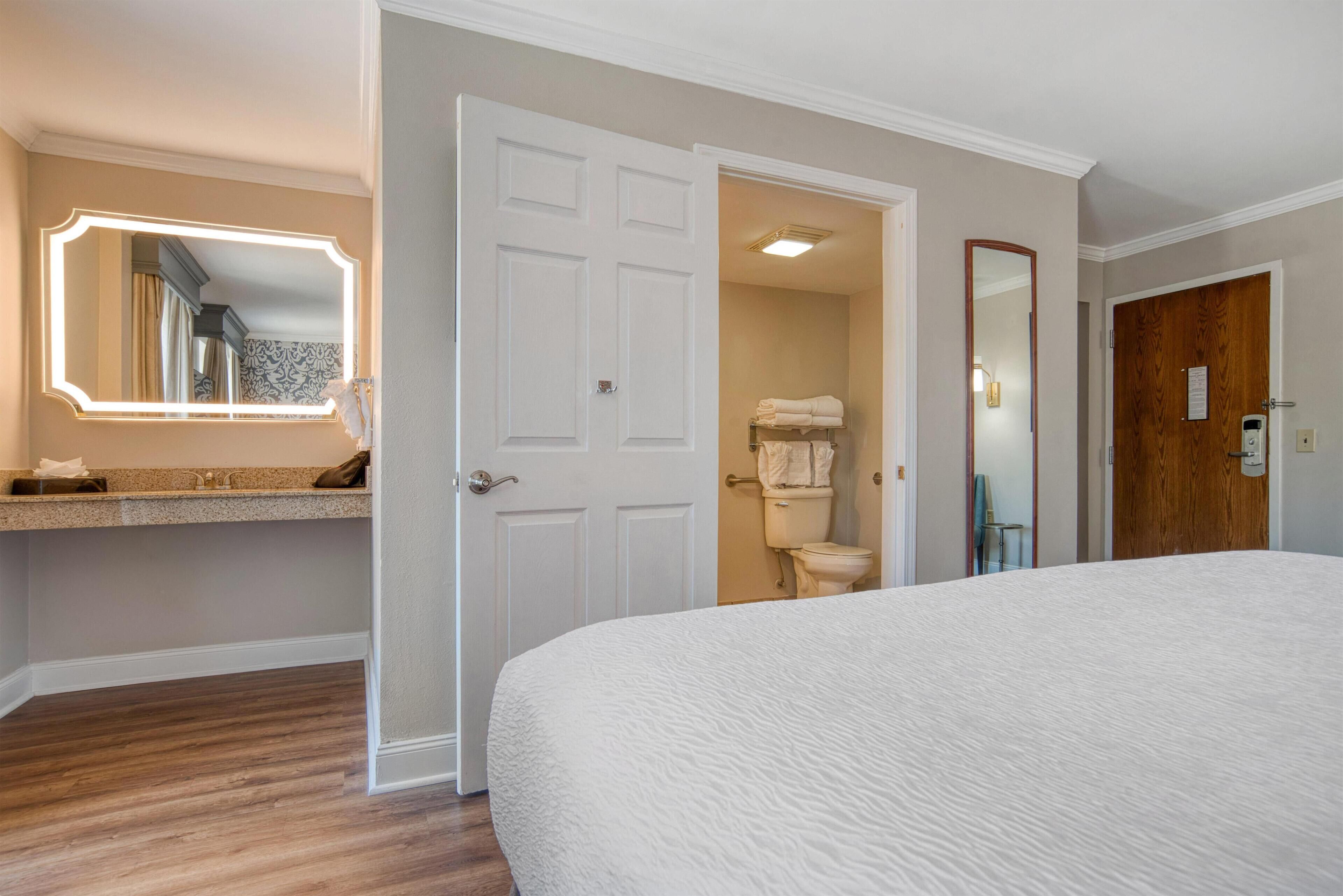 Photo - Best Western Plus French Quarter Courtyard Hotel