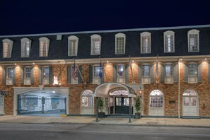 Exterior - Best Western Plus French Quarter Courtyard Hotel (New Orleans)