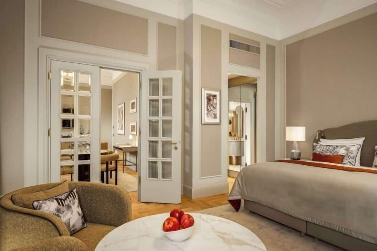 Premium bedding, down comforters, minibar, in-room safe