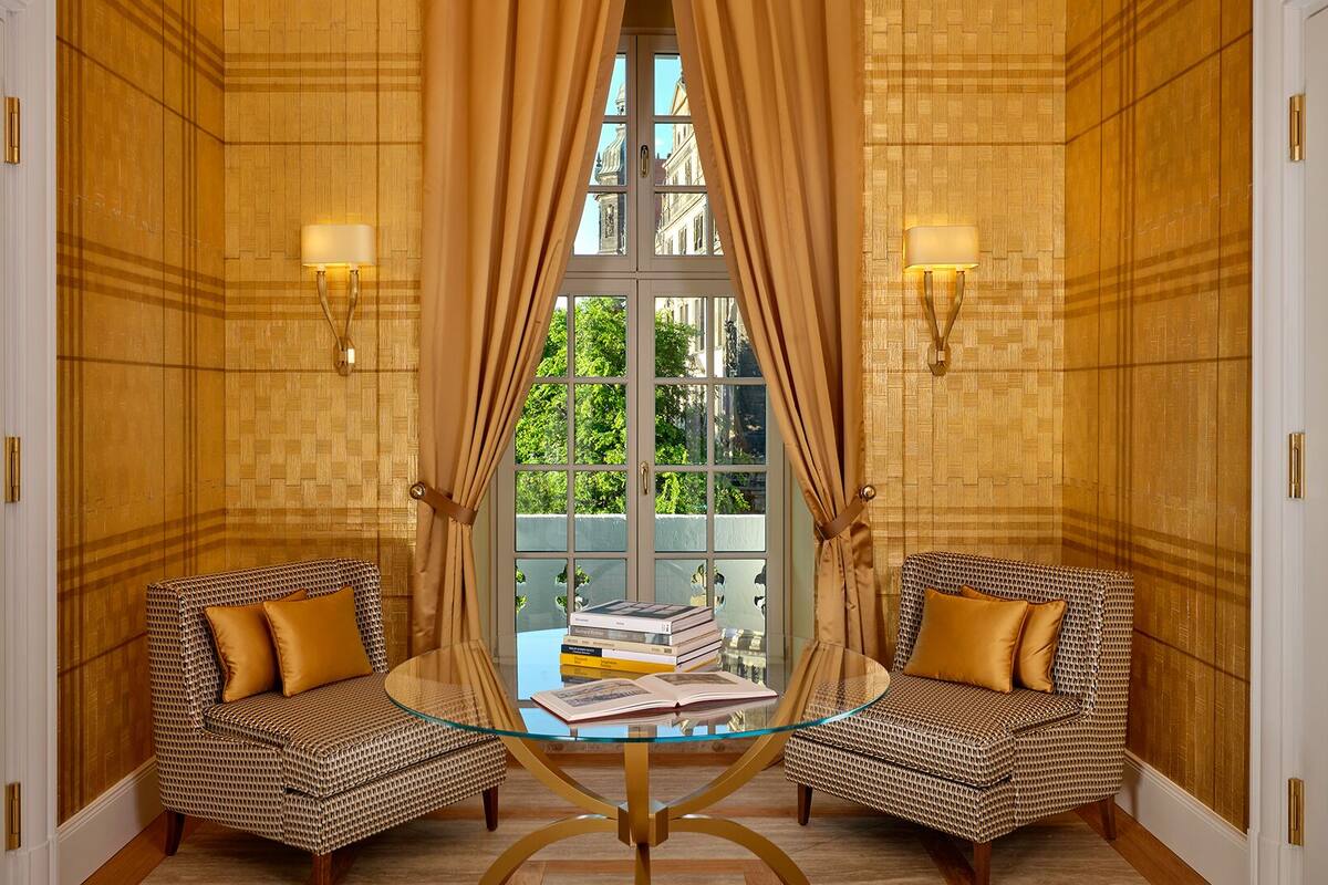 king suite | 1 bedroom, premium bedding, down duvets, minibar