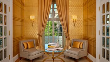King Suite | 1 多间卧室、高档床上用品、羽绒被、迷你吧