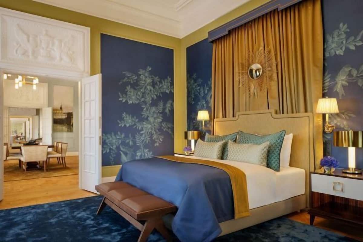 Premium bedding, down comforters, minibar, in-room safe