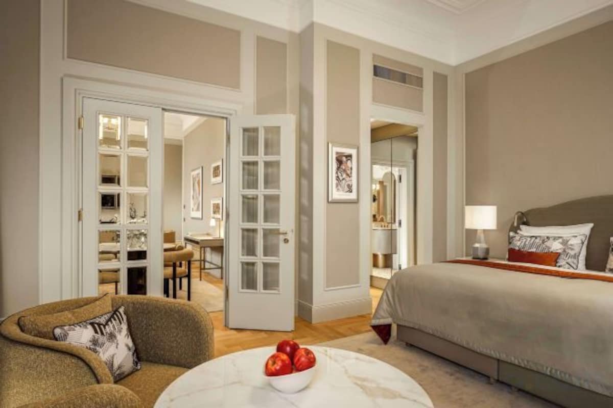 Luxe beddengoed, donsdekens, een minibar, een kluis op de kamer