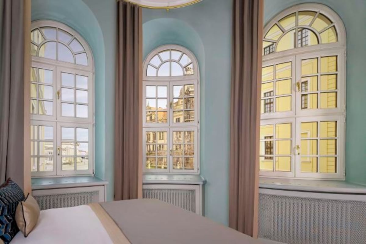 Luxe beddengoed, donsdekens, een minibar, een kluis op de kamer