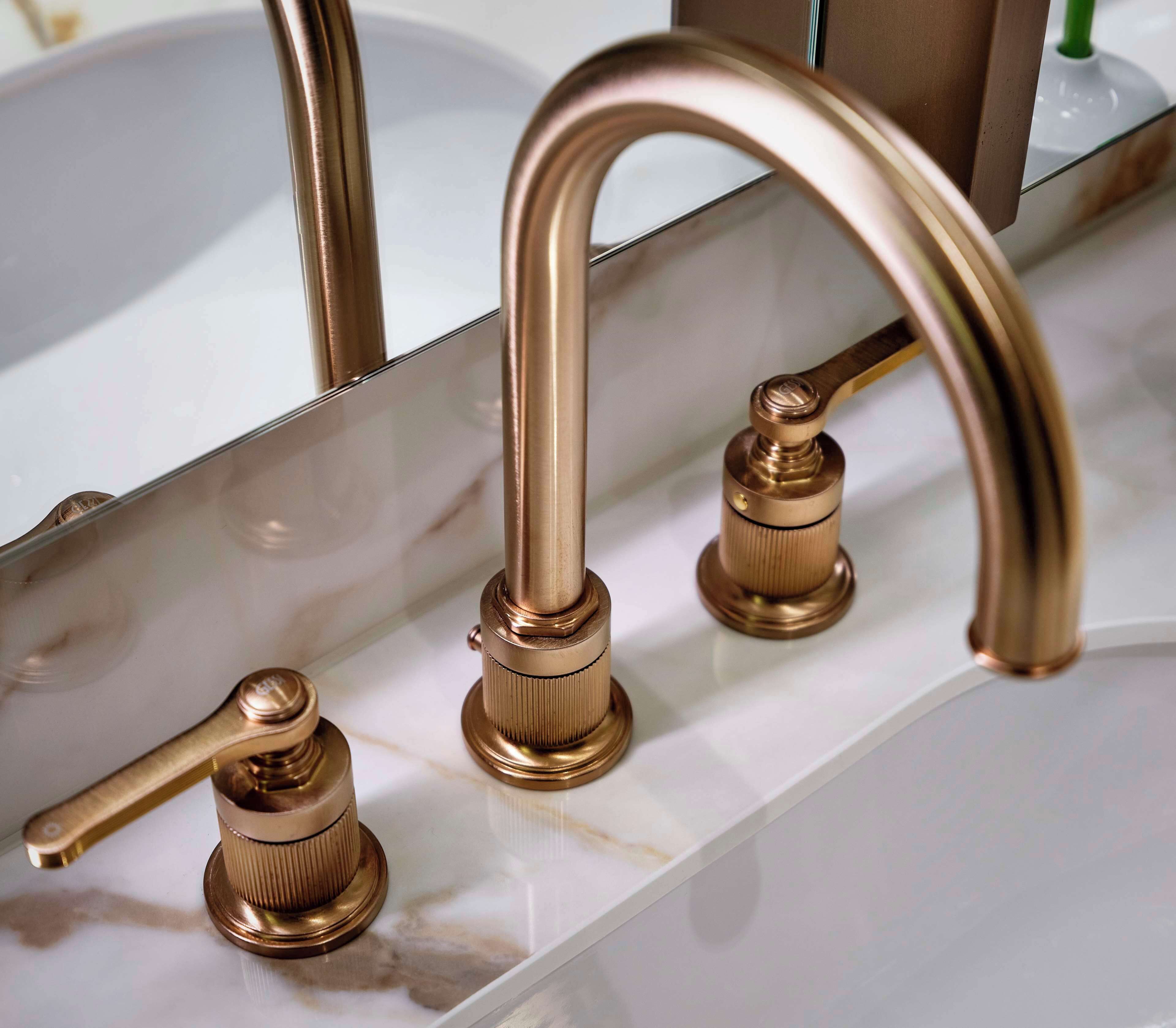 room (grand palais) | bathroom | eco-friendly toiletries, hair dryer, bathrobes, slippers