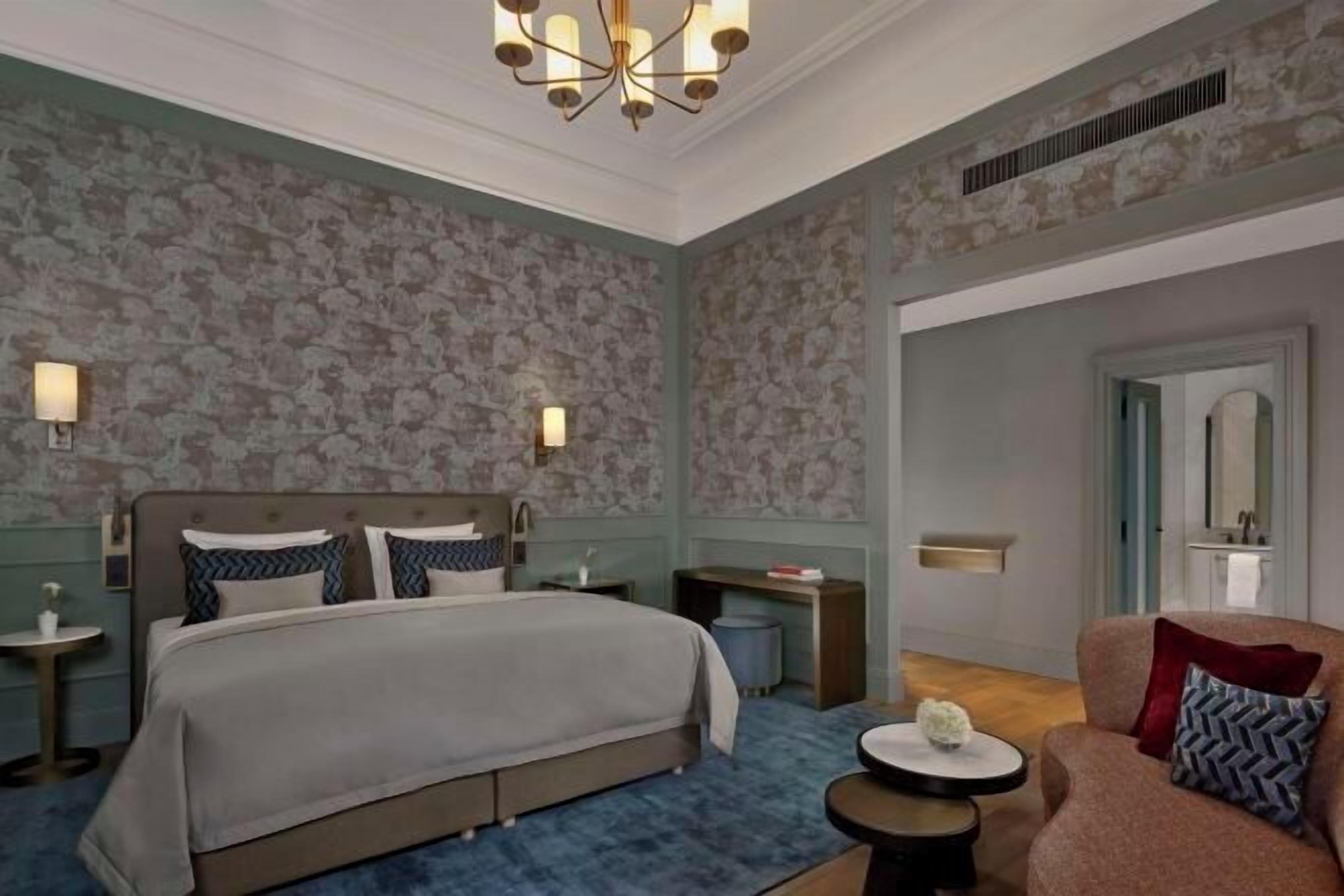 Premium bedding, down comforters, minibar, in-room safe