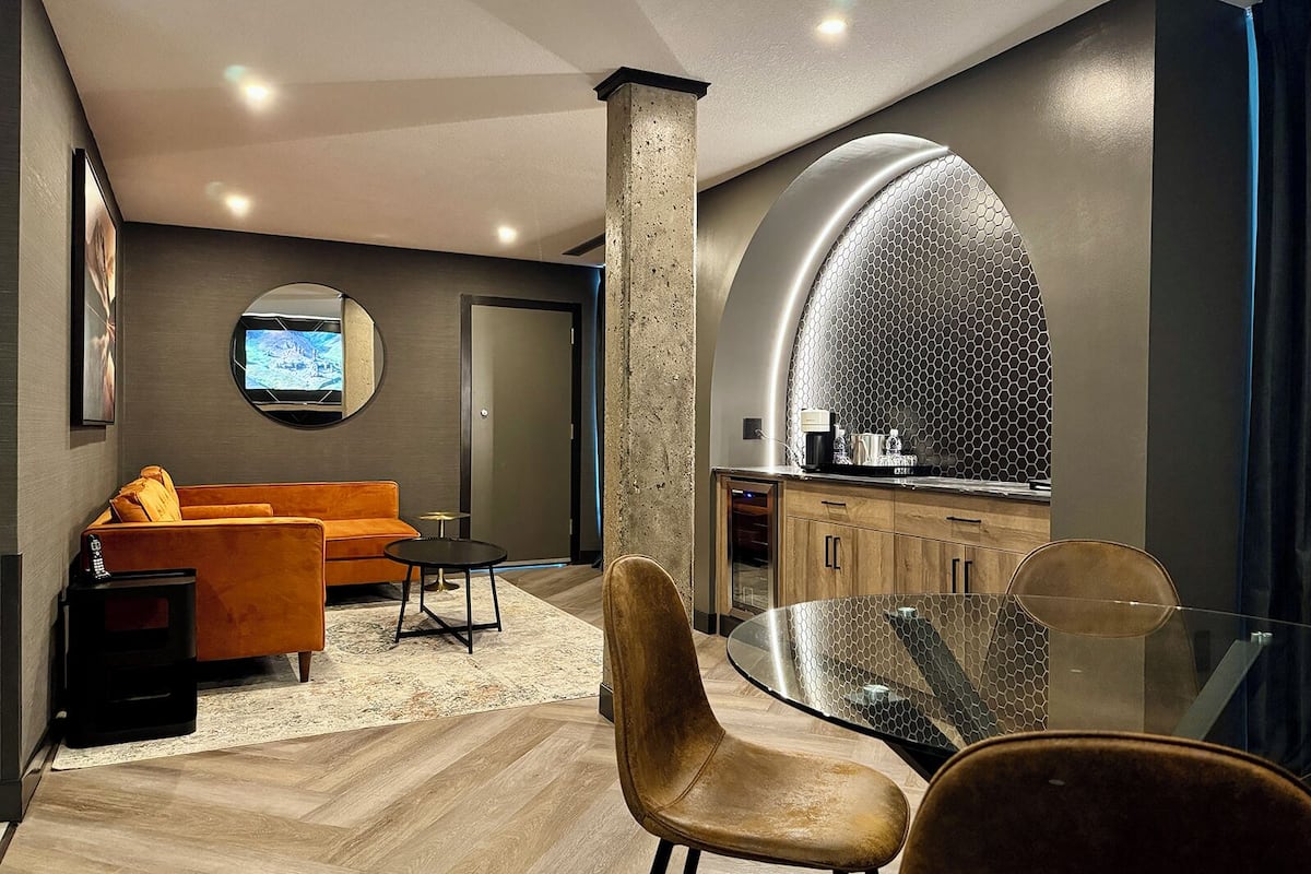 executive suite (breakfast for up to 2 adults) | living area | smart tv