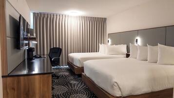 Standard-huone, 2 keskisuurta parisänkyä (Breakfast for up to 2 adults) | Ylelliset vuodevaatteet, pillowtop-patjalliset sängyt