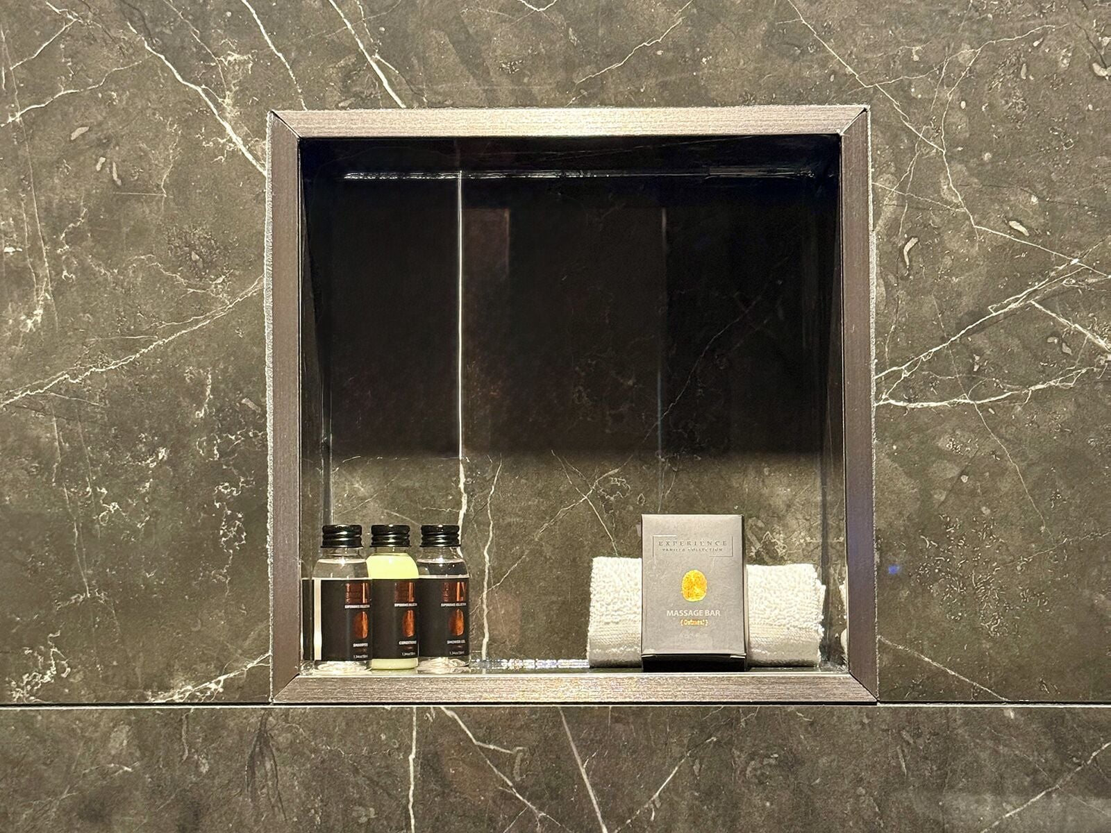 executive room, 1 king bed (breakfast for up to 2 adults) | bathroom | shower, rainfall showerhead, eco-friendly toiletries, hair dryer