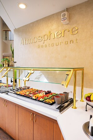 Petit déjeuner buffet servi tous les jours en supplément