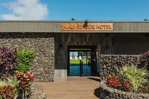 Exterior - Maui Seaside Hotel (Kahului)
