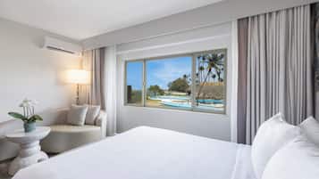 Rom, havutsikt, tårn (Makai Tower, Newly Renovated) | Skrivebord, skrivebord for bærbar PC og blendingsgardiner