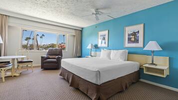 Standard Room, 1 King Bed