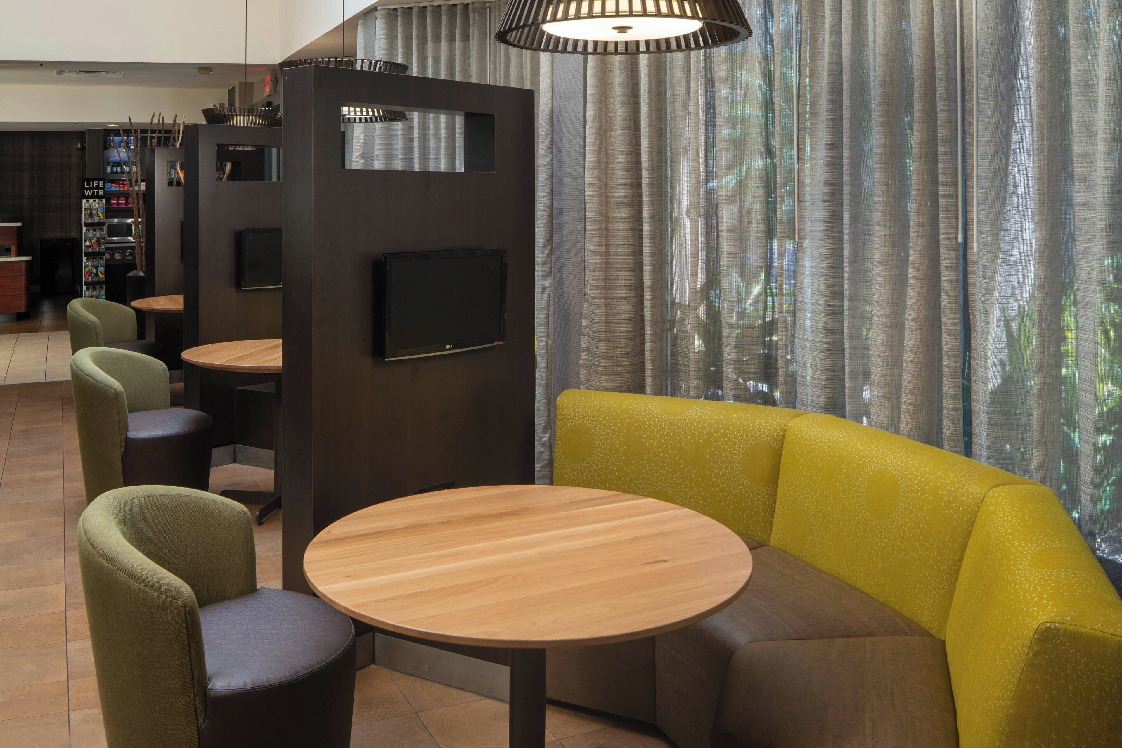 Photo - Courtyard by Marriott Jacksonville at Mayo Clinic Campus/Beaches