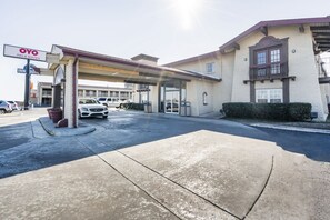 تفاصيل الفندق من الخارج