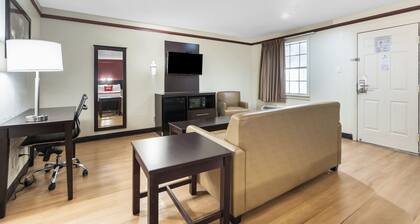 OYO Hotel Tulsa N Sheridan Rd & Airport