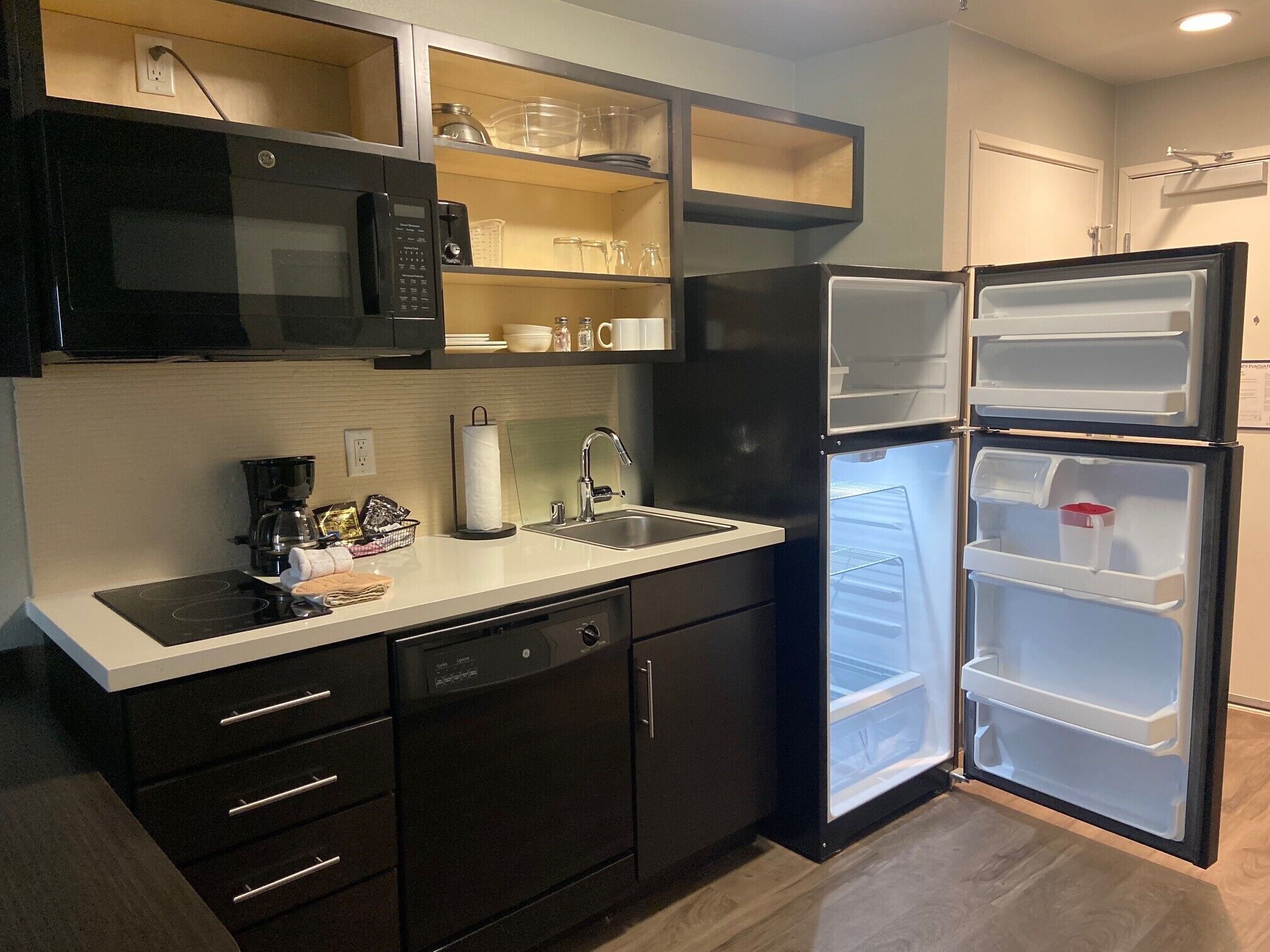fridge, microwave, stovetop, dishwasher
