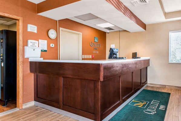 Lobby - Quality Inn & Suites New Castle (New Castle)